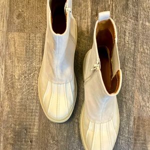 Universal Thread Chelsea Snow Boots - Size 11, Waterproof, Faux Suede, Lug Sole